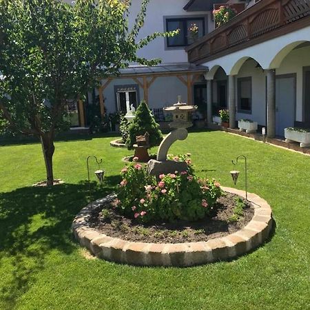 פודרסדורף אם סי Gaestehaus Und Weinbau Zur Wiederkehr Strudler מראה חיצוני תמונה