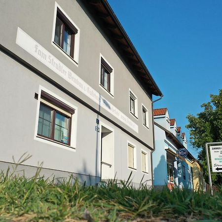 פודרסדורף אם סי Gaestehaus Und Weinbau Zur Wiederkehr Strudler מראה חיצוני תמונה