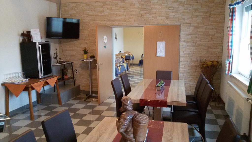 פודרסדורף אם סי Gaestehaus Und Weinbau Zur Wiederkehr Strudler מראה חיצוני תמונה