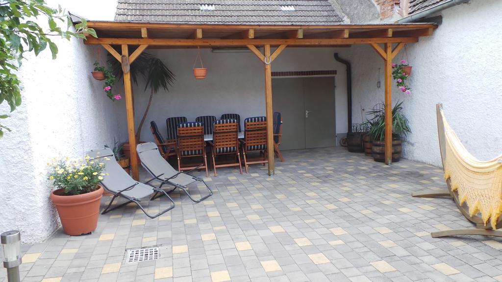 פודרסדורף אם סי Gaestehaus Und Weinbau Zur Wiederkehr Strudler מראה חיצוני תמונה