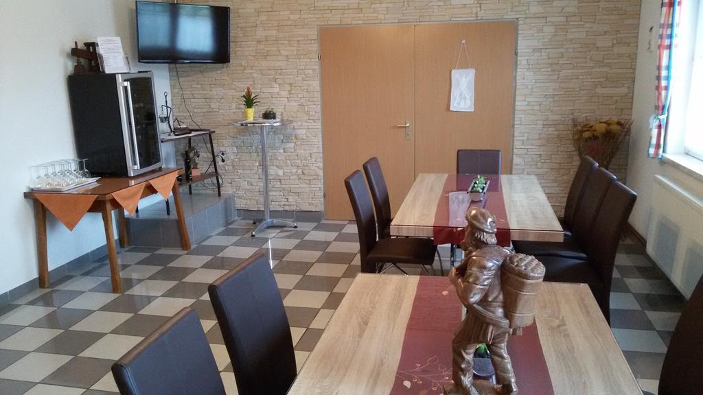 פודרסדורף אם סי Gaestehaus Und Weinbau Zur Wiederkehr Strudler מראה חיצוני תמונה