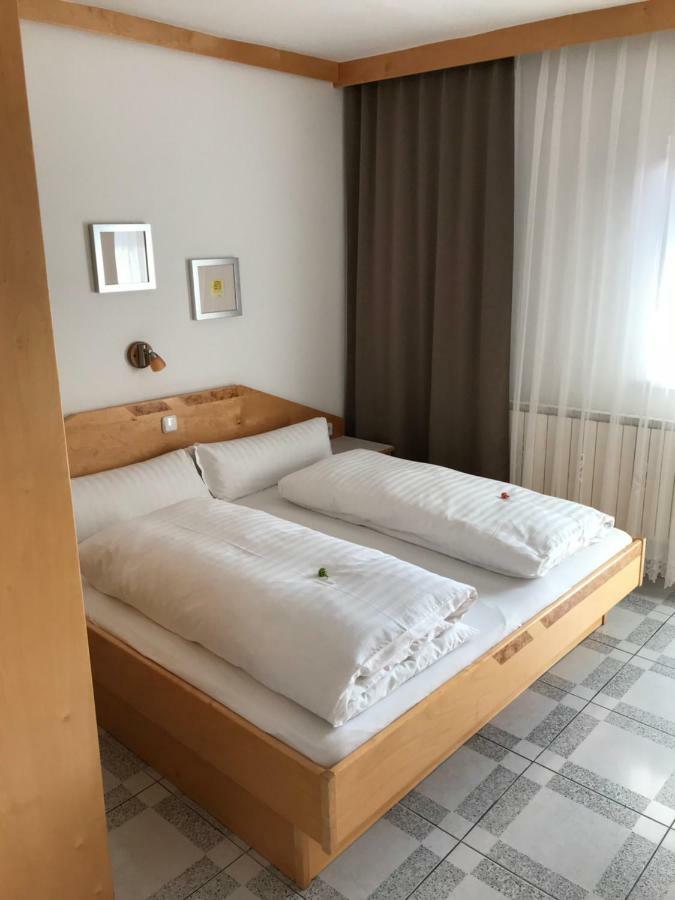 פודרסדורף אם סי Gaestehaus Und Weinbau Zur Wiederkehr Strudler מראה חיצוני תמונה